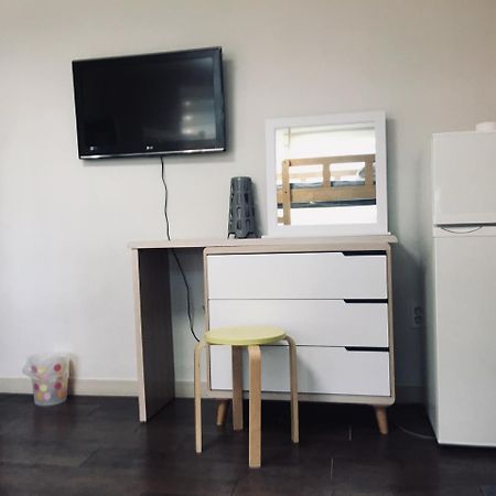 Hongdae Pencil Guesthouse Сеул Екстер'єр фото