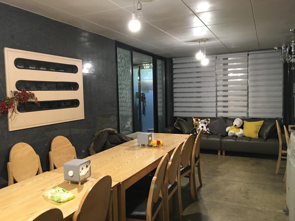 Hongdae Pencil Guesthouse Сеул Екстер'єр фото