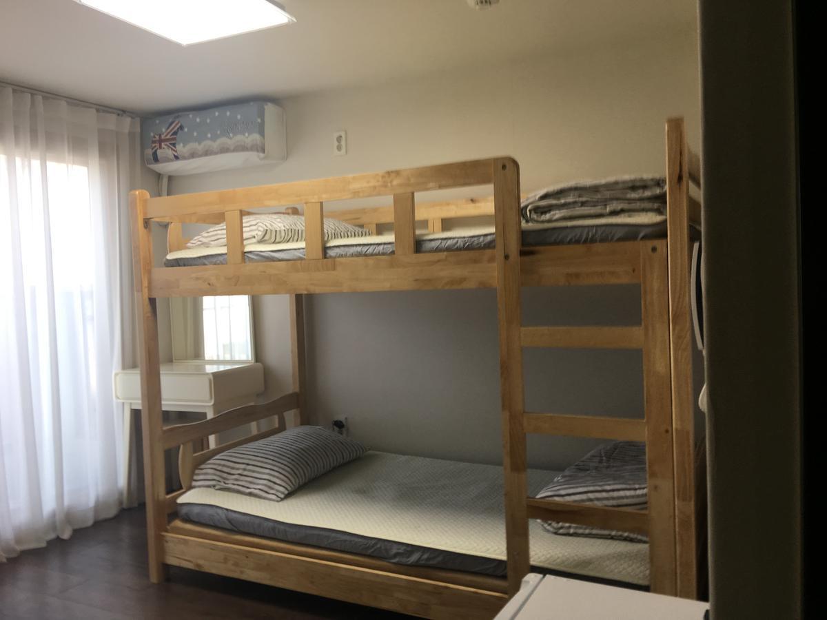 Hongdae Pencil Guesthouse Сеул Екстер'єр фото