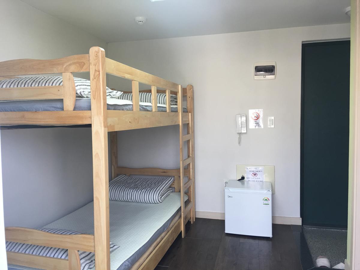 Hongdae Pencil Guesthouse Сеул Екстер'єр фото