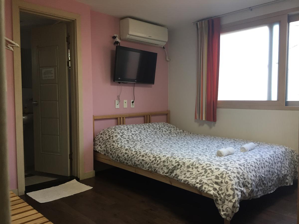 Hongdae Pencil Guesthouse Сеул Екстер'єр фото