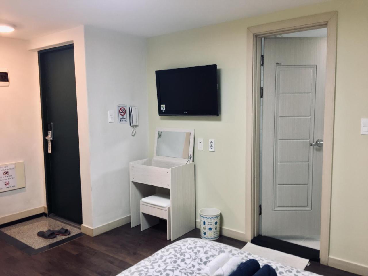 Hongdae Pencil Guesthouse Сеул Екстер'єр фото