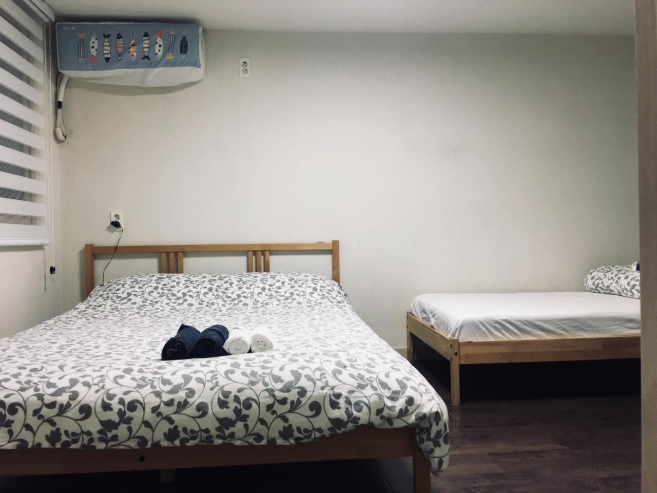 Hongdae Pencil Guesthouse Сеул Екстер'єр фото