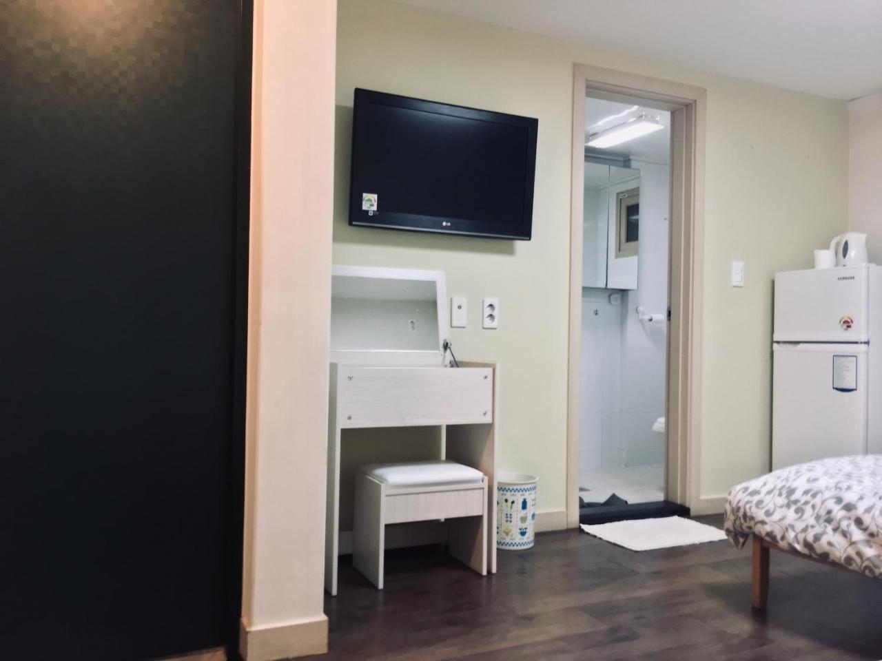 Hongdae Pencil Guesthouse Сеул Екстер'єр фото