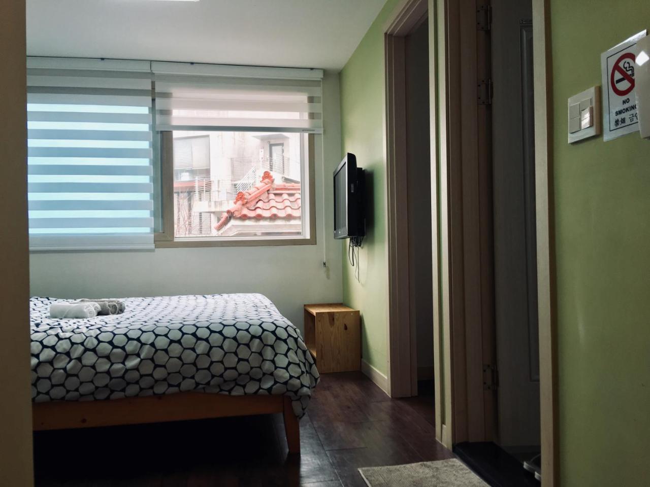 Hongdae Pencil Guesthouse Сеул Екстер'єр фото