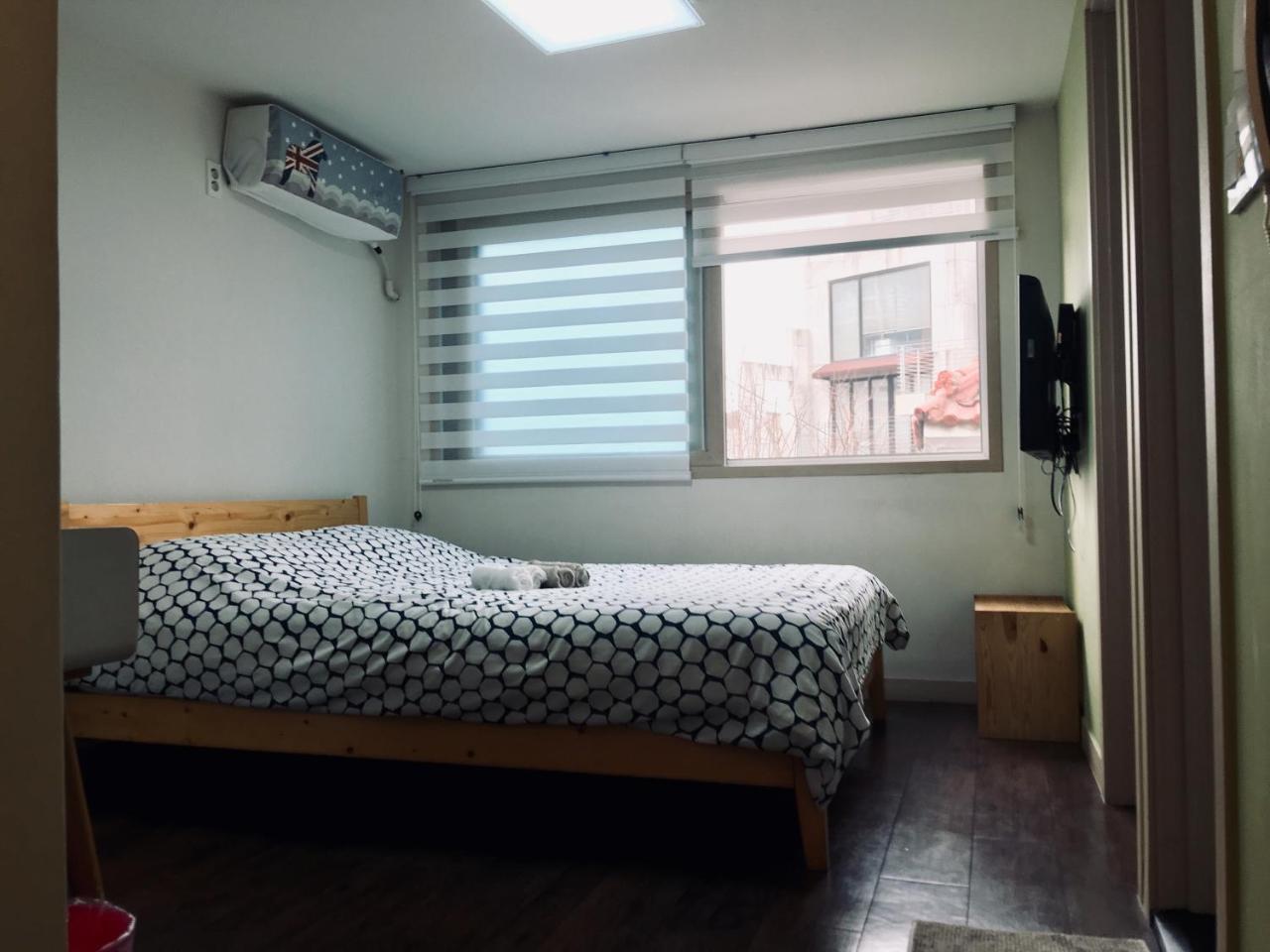 Hongdae Pencil Guesthouse Сеул Екстер'єр фото