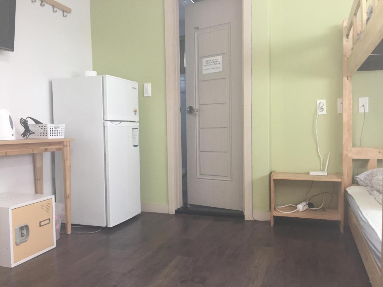 Hongdae Pencil Guesthouse Сеул Екстер'єр фото