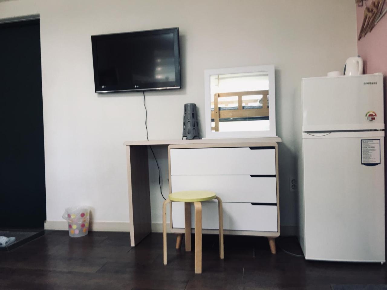 Hongdae Pencil Guesthouse Сеул Екстер'єр фото
