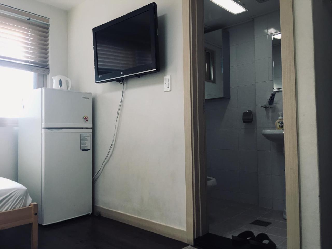 Hongdae Pencil Guesthouse Сеул Екстер'єр фото