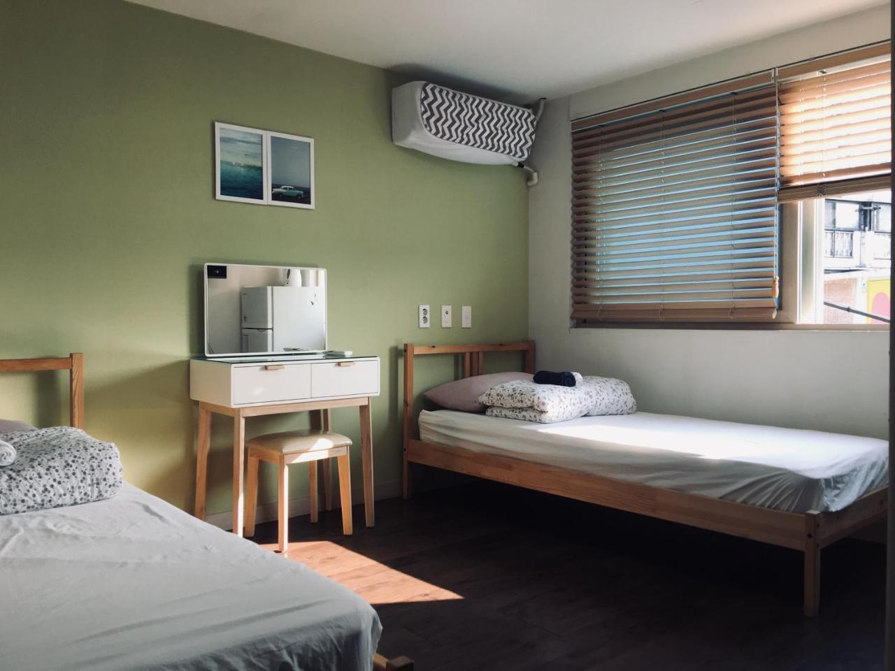 Hongdae Pencil Guesthouse Сеул Екстер'єр фото