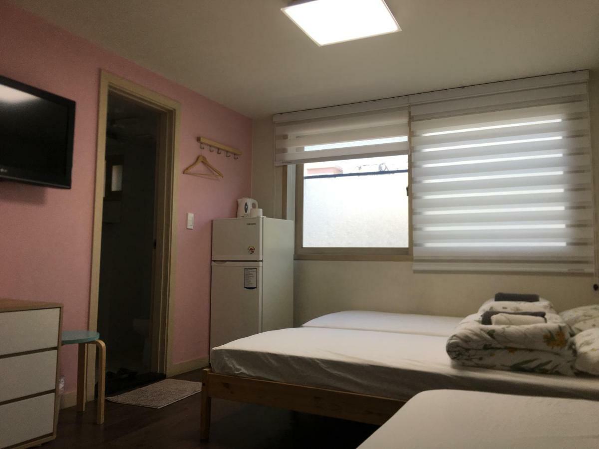 Hongdae Pencil Guesthouse Сеул Екстер'єр фото