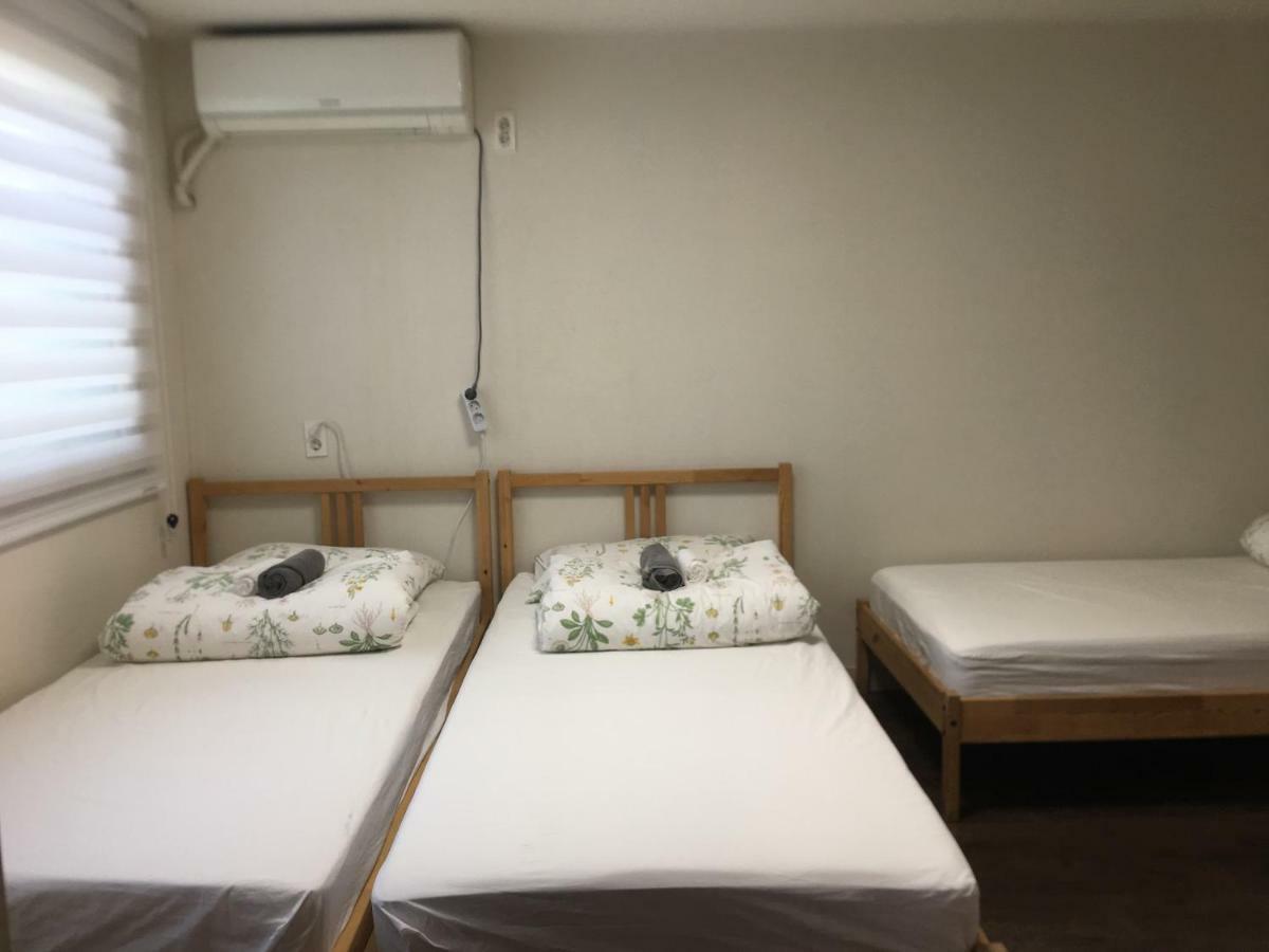 Hongdae Pencil Guesthouse Сеул Екстер'єр фото
