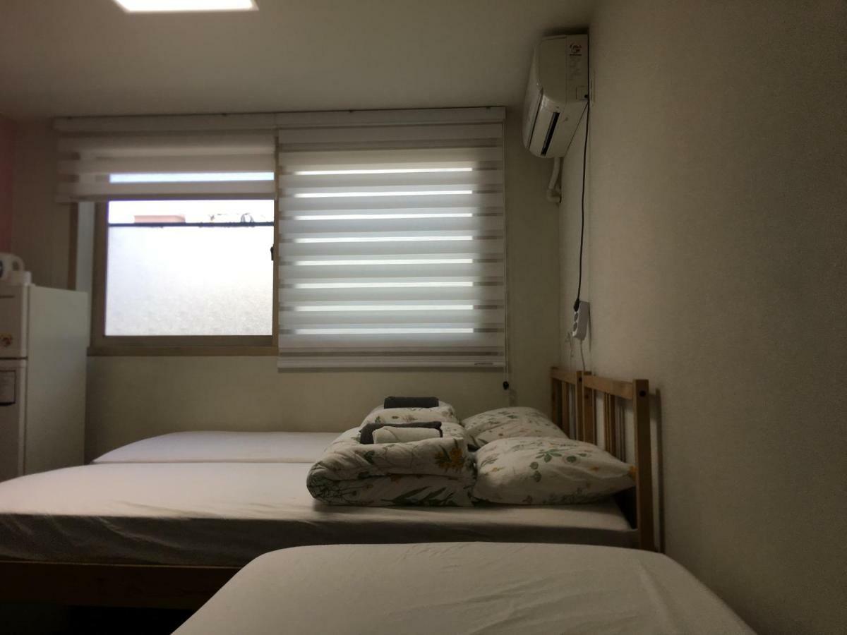 Hongdae Pencil Guesthouse Сеул Екстер'єр фото